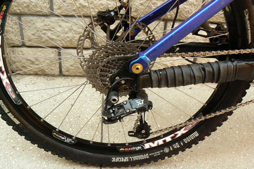 Bicicleta downhill Kona