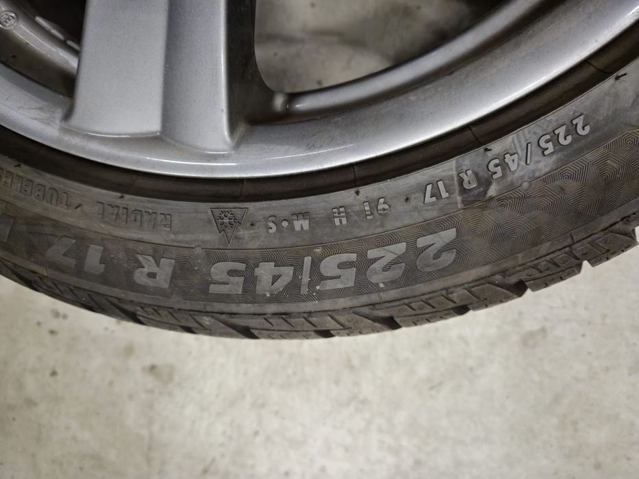 2 anvelope iarna Sportiva 225 45 17 aproape noi