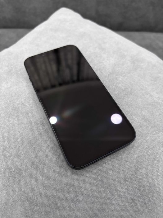 Продам iPhone 13 — идеальное состояние