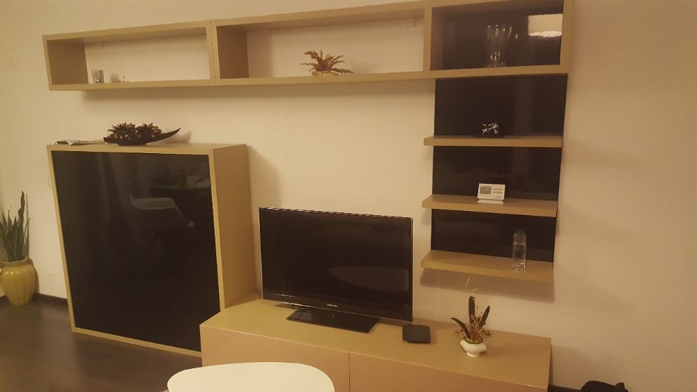 Mobilia la comanda din pal melaminat .