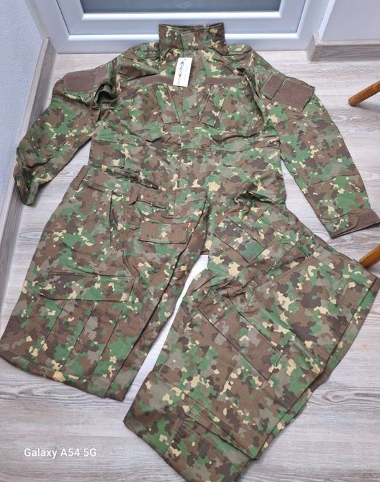 Costum combat, rezistent la uzură