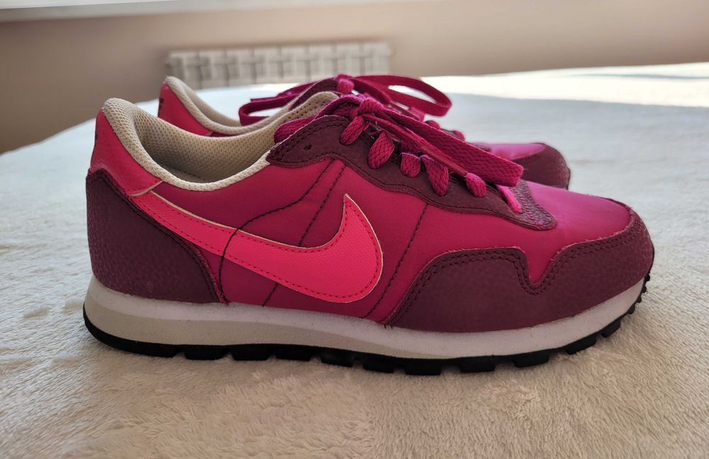 Чисто нови обувки Clarks с подарък втори чифт на ТОП цена