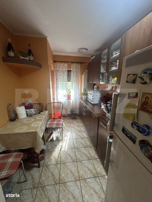 Apartament de vanzare, cu 3 camere, 57 mp, zona Micro 17