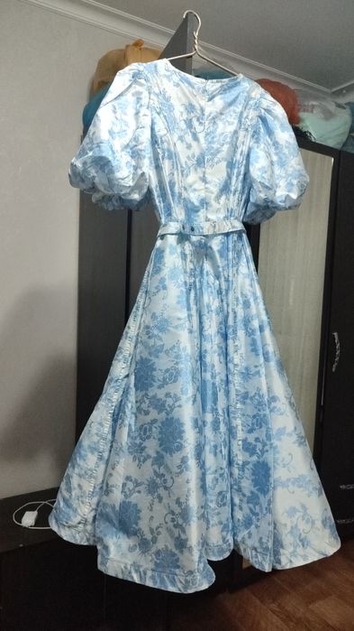 Платье женское в отличном состоянии