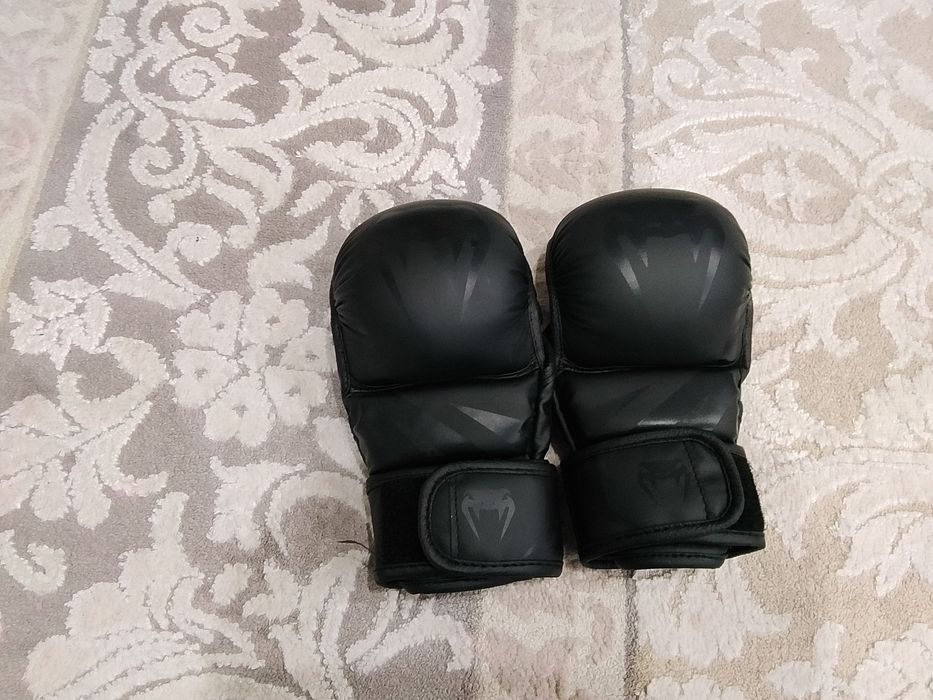 Перчатки мма Веном не надевал