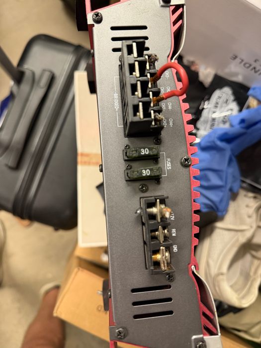 Mircomaxx MM80501 усилвател стъпало за кола
