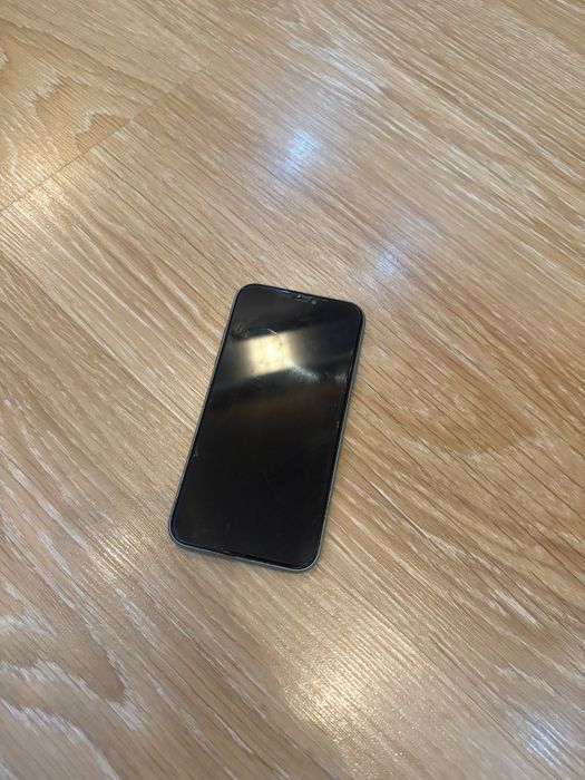 Продаю iPhone 11 (64 ГБ)