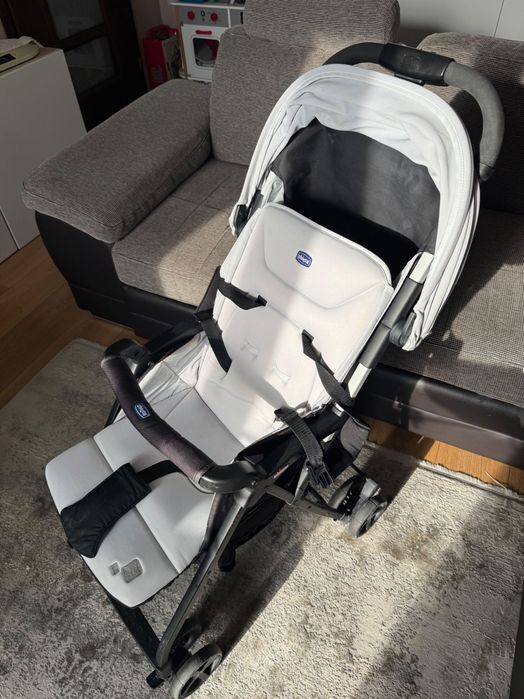 Лятна количка Chicco Ohlala + дъждобран - тежи само 3.8 кг