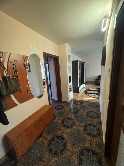 Inchiriez apartament trei camere sucpi lapus