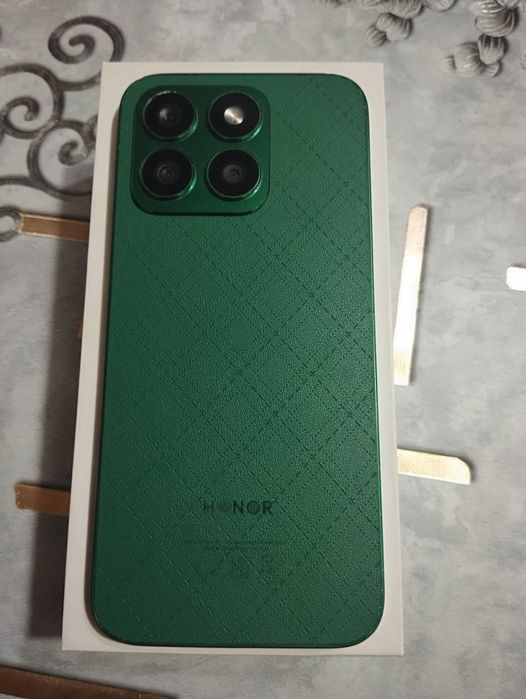 Продаётся смартфон Xonor x 8b