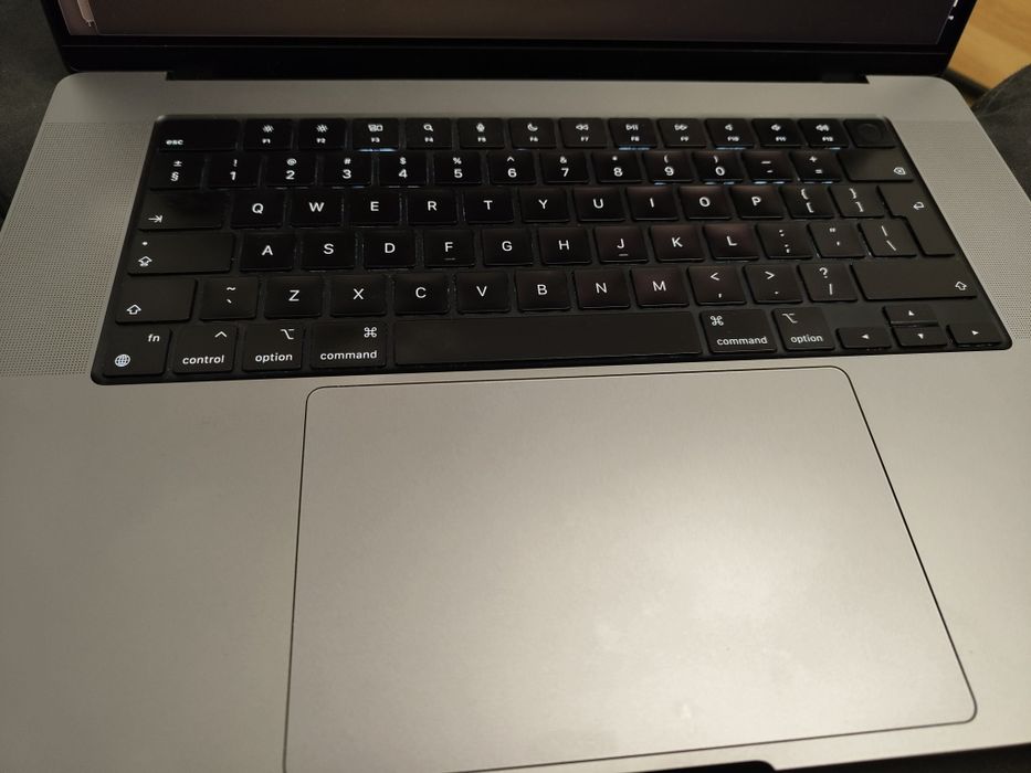 MacBook Pro 16-inch, M2 Pro, 16 GB RAM, 512GB SSD / Silver Gray