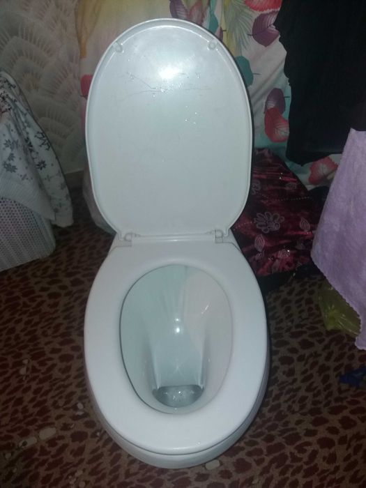 Продам унитаз . . .