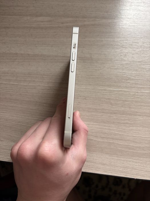 Iphone 13, белого цвета