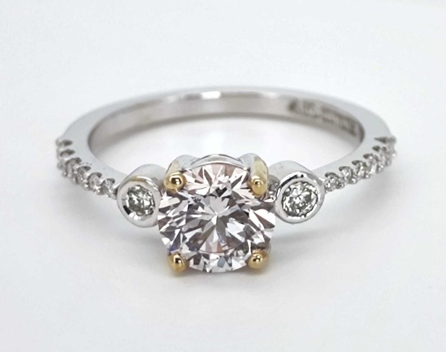 Inel 18k cu diamante naturale si un diamant lab grown 1,25ct