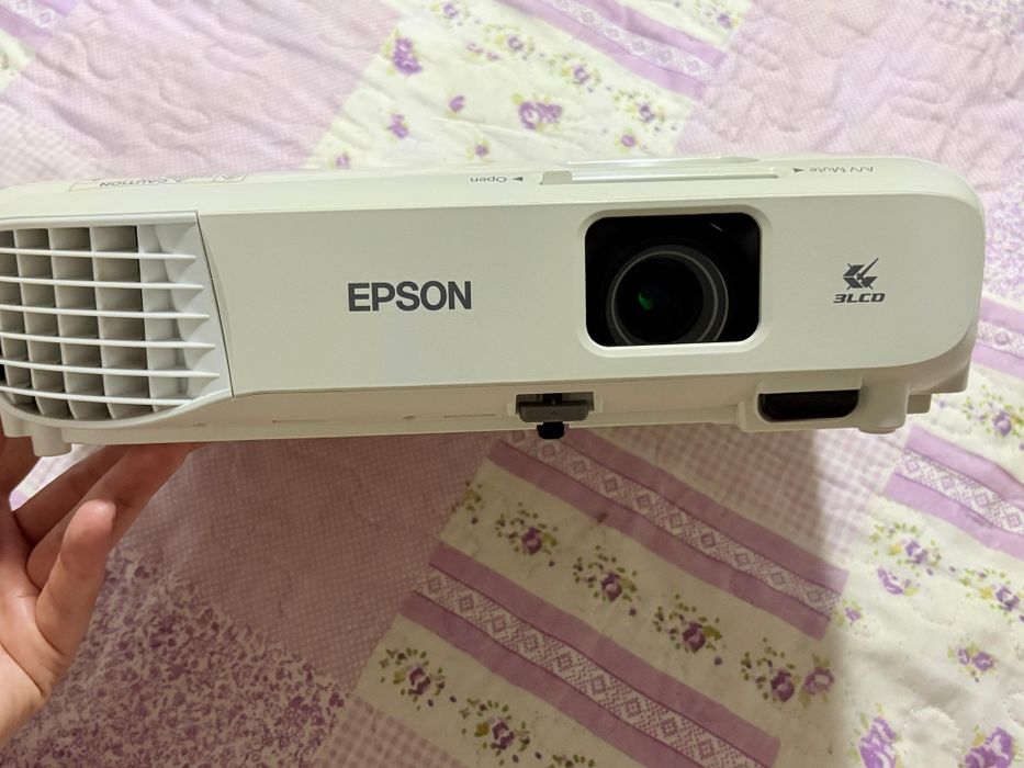 Проектор Epson хорошем состоянии