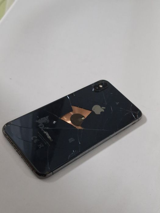 Продам IPhone XS MAX