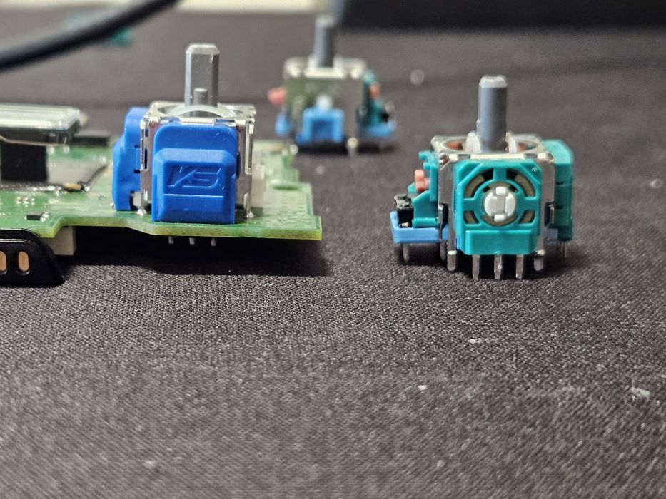 Reparatii controller PS5 PS4 Xbox Stick Drift, TMR, Potentiomentru, Analog.