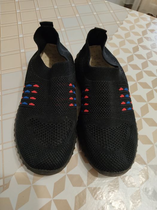 Продам  макасины на мальчика.