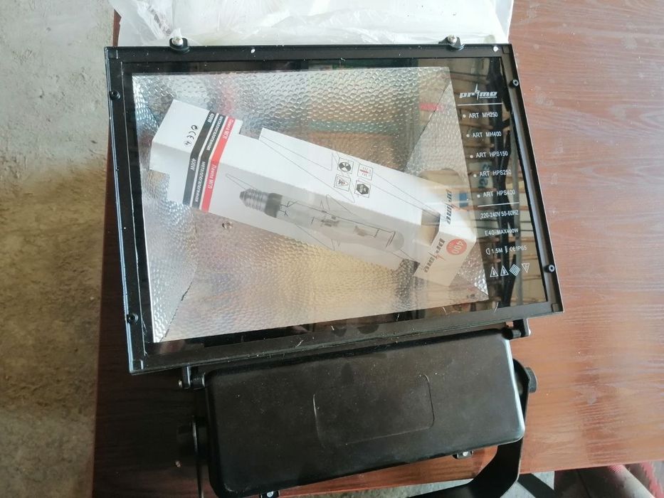 Прожектор освещения уличный