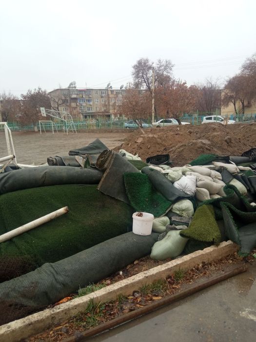 Продаётся искусственный газон и остальное.