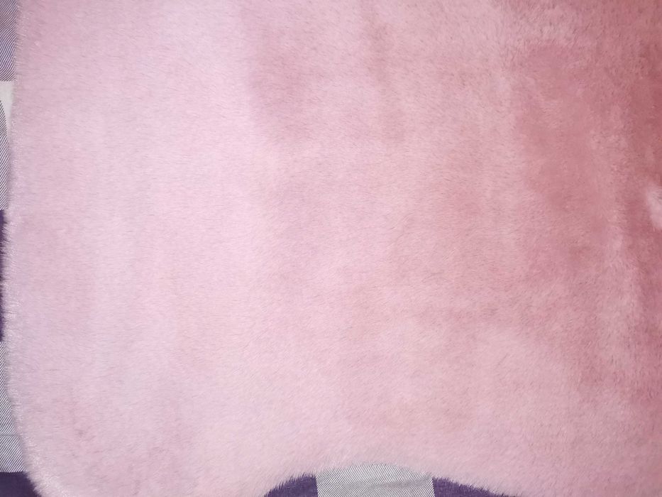 Vând 1 covoraș nou din blană sintetică