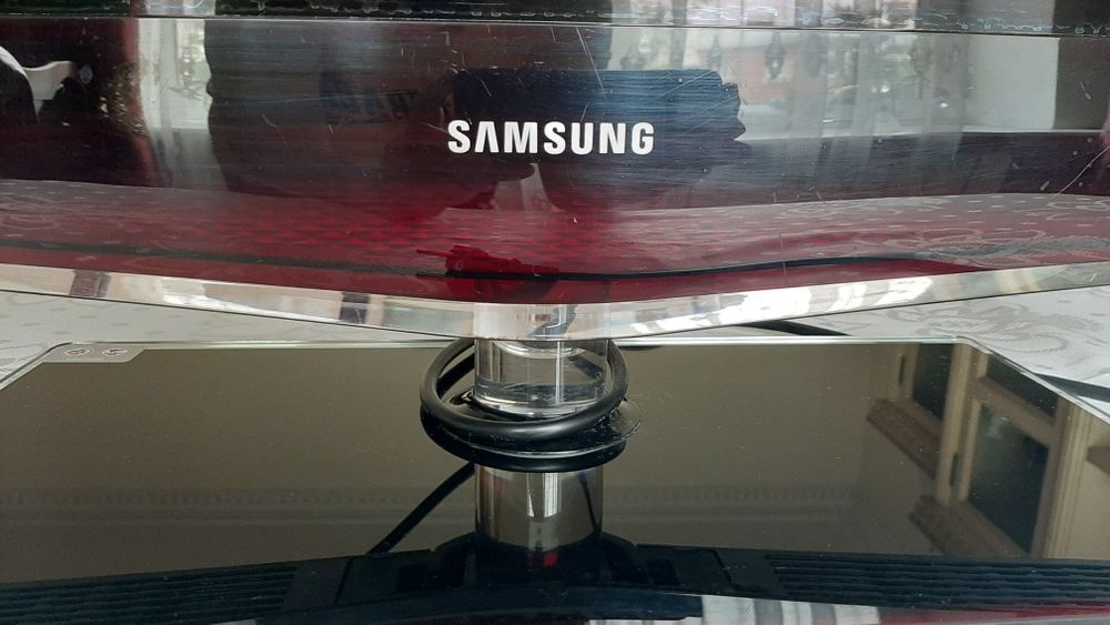 Телевизор Самсунг 79 × 50 см