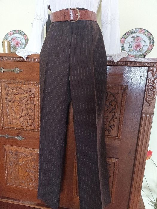 Redus! Costum minunat din stofa fina de lana confectionat in atelier