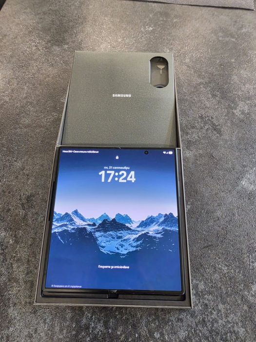 Продавам Samsung Galaxy Z8 Ultra + Galaxy Buds 4 Pro