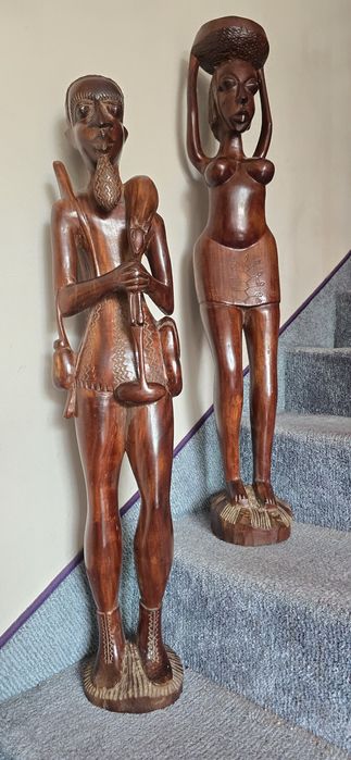 Doua statuete abanos înălțime 1 metru, greutate 16 kg.