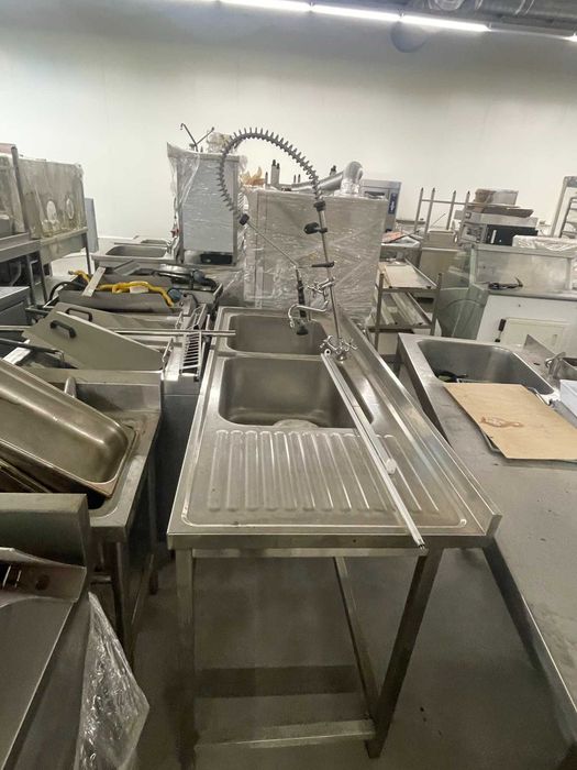 Неръждавейки маси и мивки всякакъв размер от 100см до 180см