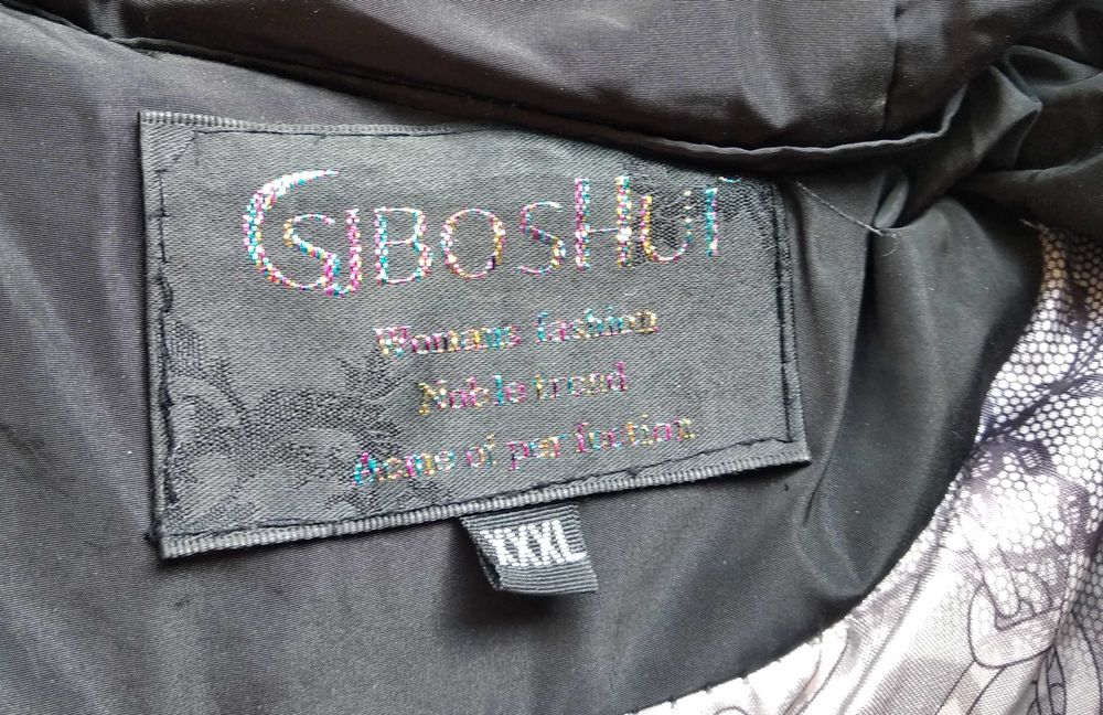 Зимняя куртка-пуховик с капюшоном