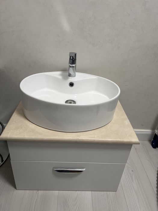 Set baie cu lavoar, baterie, blat si corp suspendat