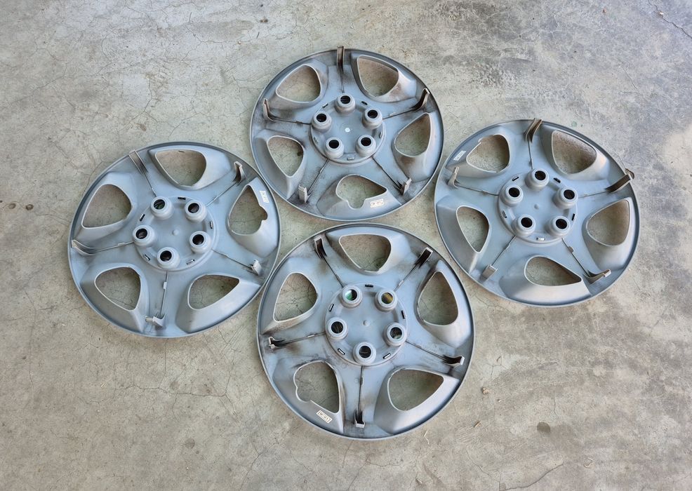 Două seturi de capace originale Hyundai R15 5x114,3 - 52960/3A700