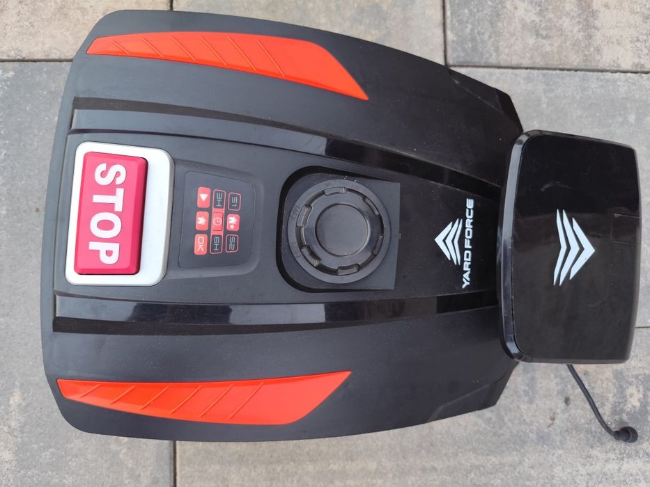 Robot tuns gazonul Yard Force MB 400, aproape nou