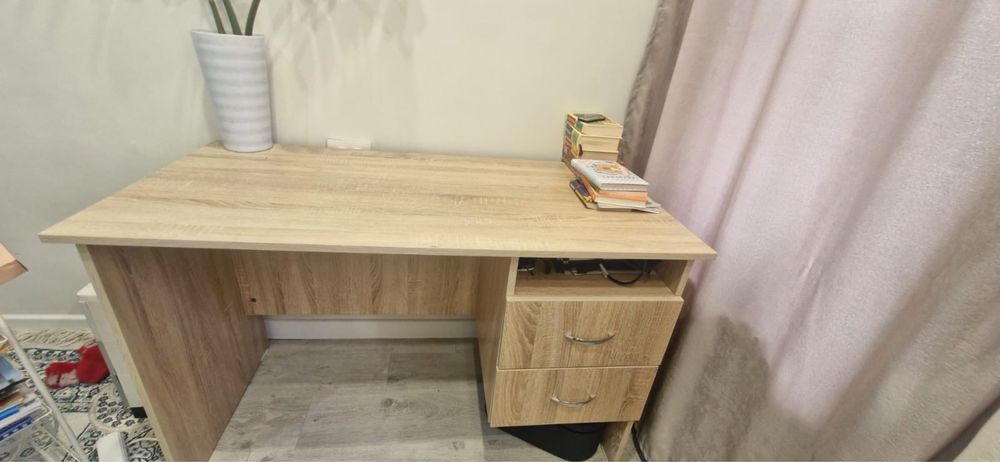 Продаем стол(2шт)