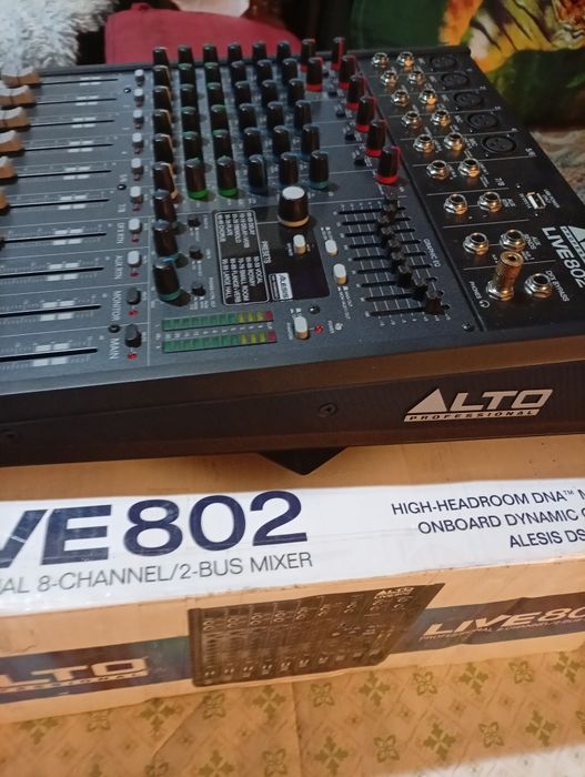 Vind mixer Alto live 802 cu efecte