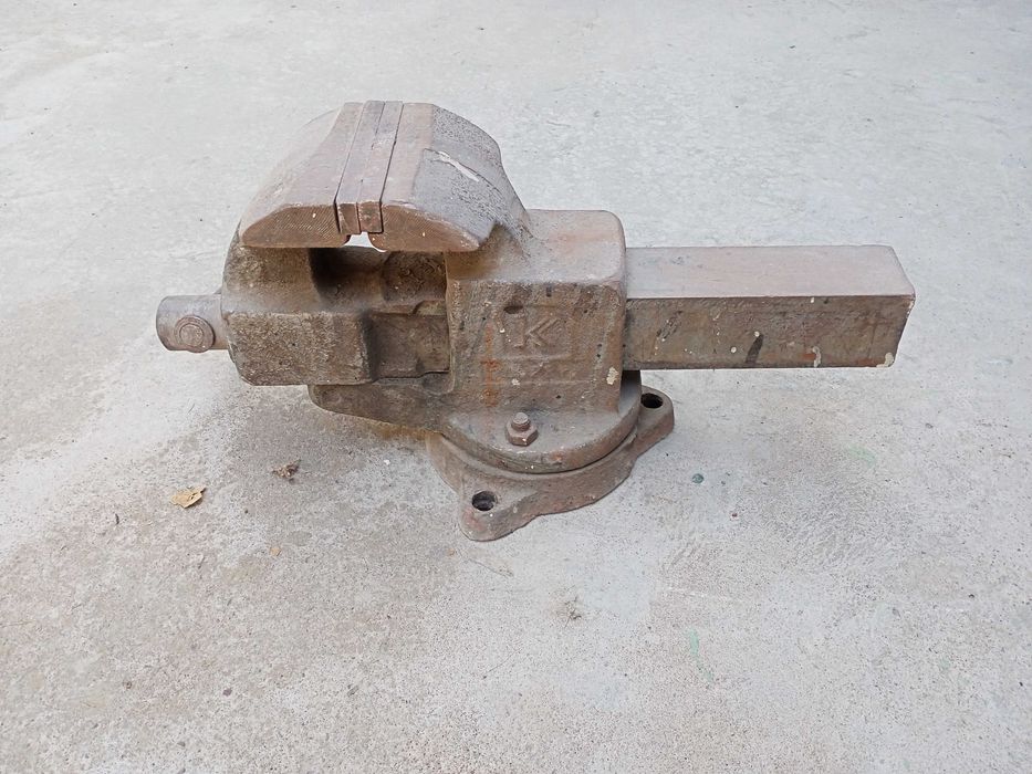 Тисы  тиски стальные