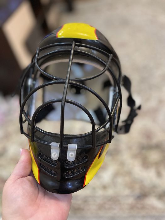 Продам детско- подростковый шлем для хоккея
