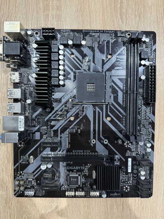 Материнская плата Gigabyte DDR4 Socket AM 4