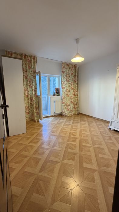 Apartament 3 camere decomandat Obcini Etaj 1 Bucatarie mare