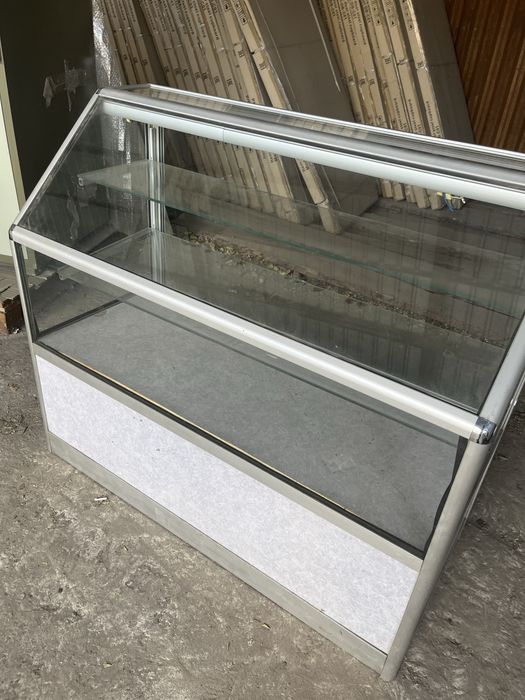 Продам витрины стеклянные,алюминий.
