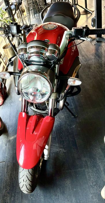 Moto Guzzi Breva