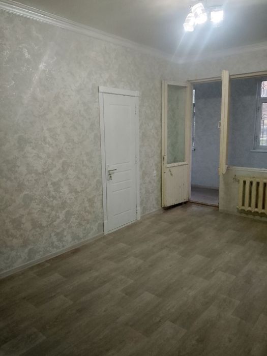 Чиланзар 20. Продажа. 1 комнатная. Срочно. 1.5 х 6