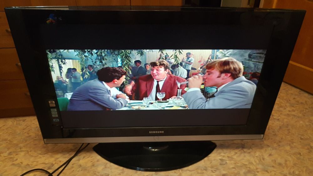 Продается телевизор Samsung (102см).