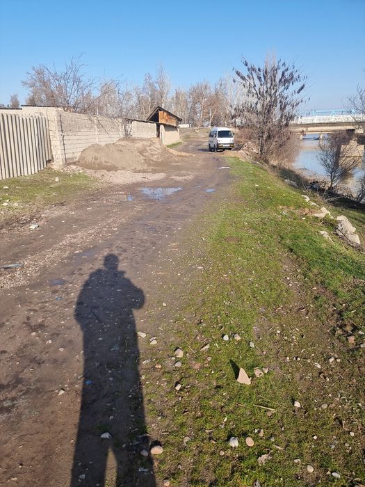 Uchaska sotiladi zor lakasiyada