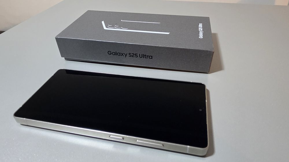 512 Gb Samsung Galaxy s 25 Ultra  никакви следи