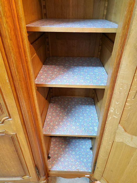 Четирикрилен гардероб изработен от бял дъб в стил "ЛУИ XV"