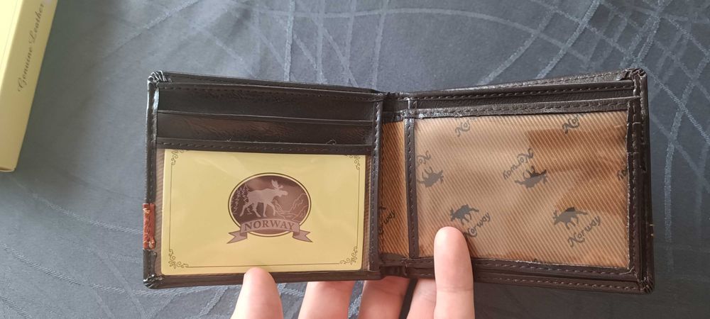 Портфейл от еленска кожа