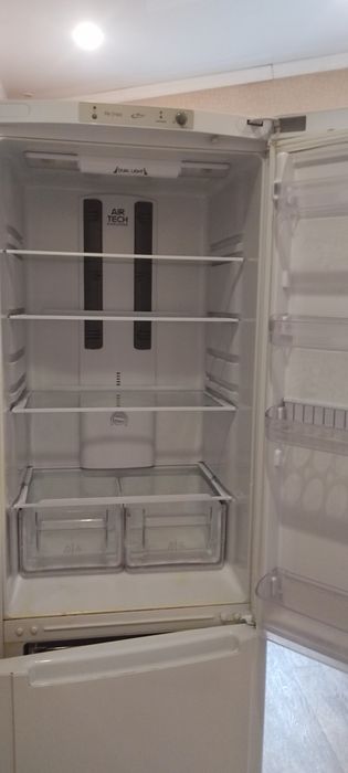 Холодильник Ariston б/у