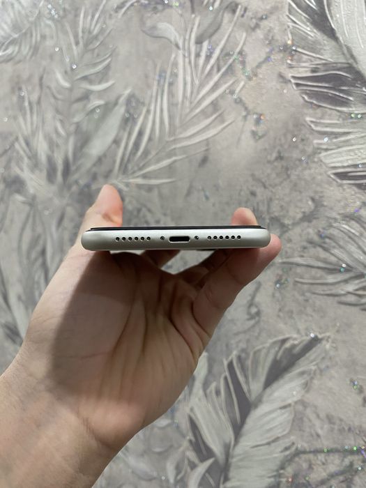 Продам iPhone 11 64gb в идеальном состоянии